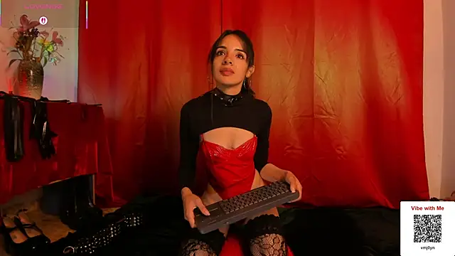 lilyruso online show from April 27, 2026, 11:19 am
