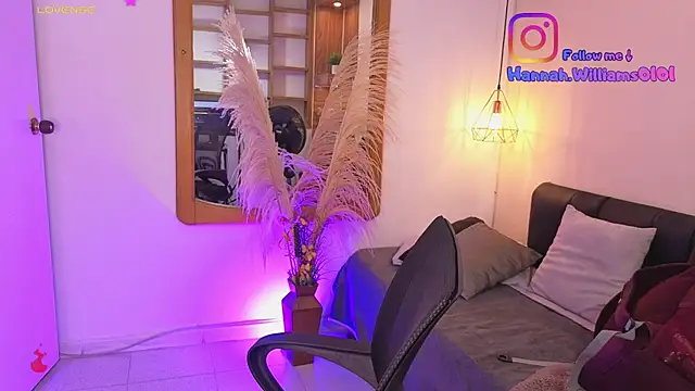 Hanna Williams   online show from March 1, 2026, 2:55 am