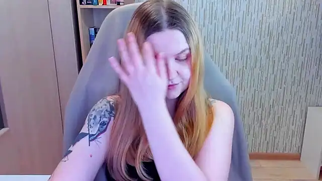 AnitaXVine online show from April 1, 2026, 1:41 pm