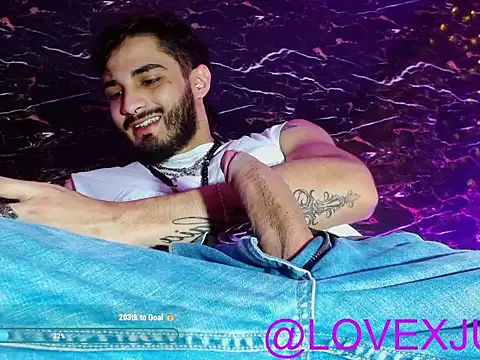 LovexJuxn8 online show from April 9, 2026, 6:36 pm