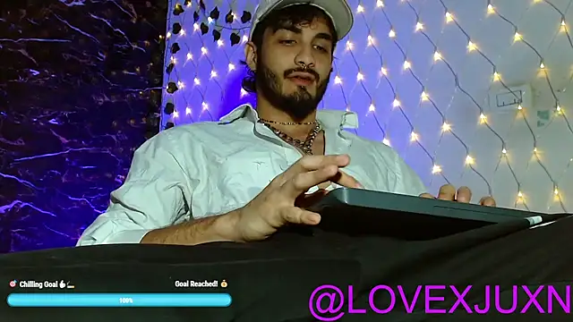 LovexJuxn8 online show from May 3, 2026, 4:50 am