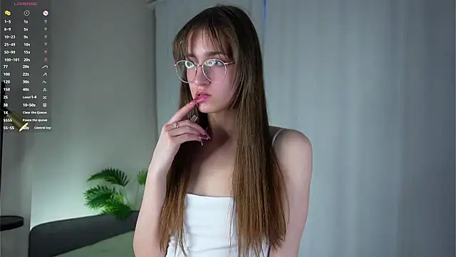 ClarineCasebolt online show from March 8, 2026, 11:24 am