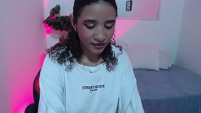 Snapshot of Alice_Grinnerk chatting on March 1, 2026, 2:06 pm Alice Grinnerk online show from March 1, 2026, 2:06 pm