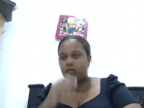 PerlaCurvasgrandes online show from February 17, 2026, 12:30 am