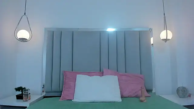 Alina Bond online show from March 8, 2026, 12:19 pm