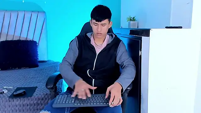 Snapshot of NicolasTorrez chatting on February 24, 2026, 2:07 pm NicolasTorrez online show from February 24, 2026, 2:07 pm