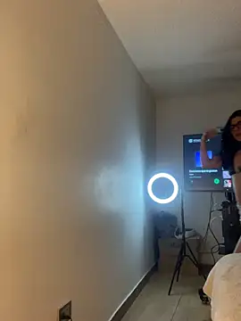 Exclusive Aurora online show from April 4, 2026, 10:38 pm