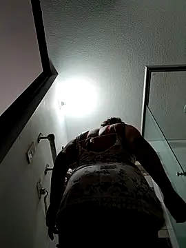 Snapshot of honey-suckle chatting on February 21, 2026, 7:05 pm honey-suckle online show from February 21, 2026, 7:05 pm