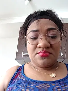 Snapshot of honey-suckle chatting on February 23, 2026, 2:39 pm honey-suckle online show from February 23, 2026, 2:39 pm