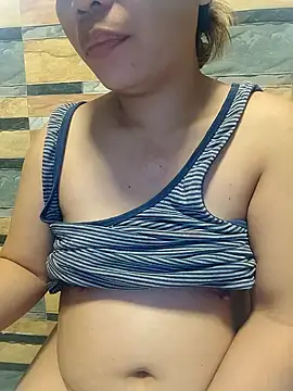 squirtshantal online show from February 23, 2026, 12:39 pm