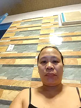 squirtshantal online show from April 8, 2026, 9:33 am