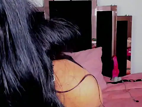 Snapshot of Queen-Bee_ chatting on February 19, 2026, 9:01 pm Queen-Bee online show from February 19, 2026, 9:01 pm