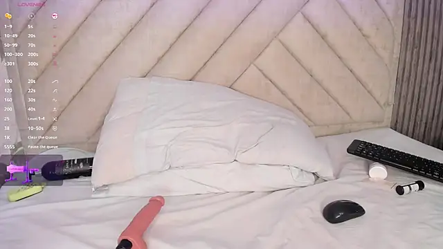 SarahRizof online show from March 25, 2026, 5:51 am