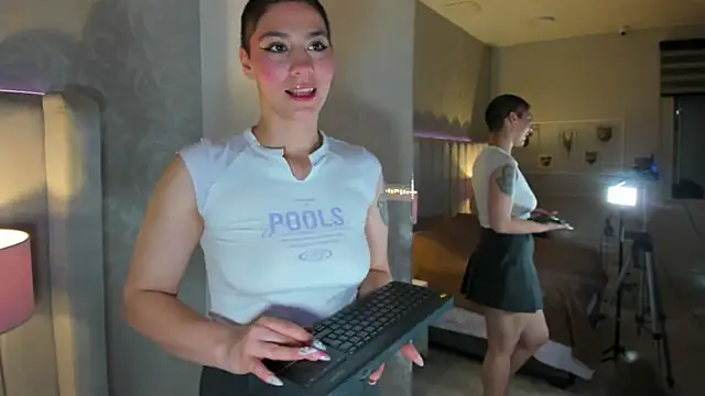 Raven1fox online show from April 14, 2026, 3:44 am