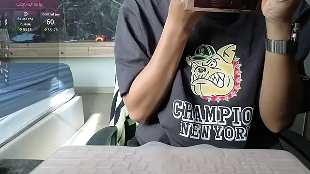 Alittleasaingirl online show from March 6, 2026, 2:17 am