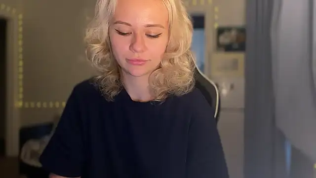 Leylia Lily online show from March 11, 2026, 9:47 am