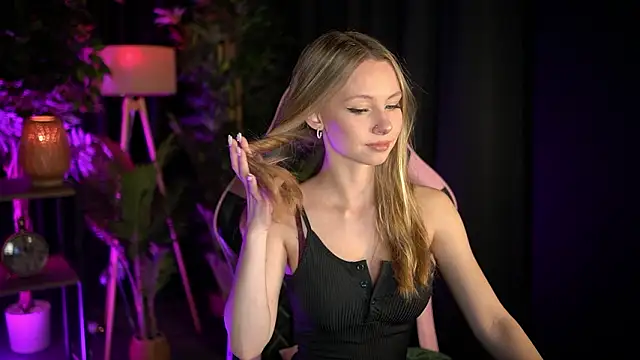 SweetDaisy me online show from March 17, 2026, 4:10 pm