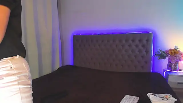 AmandaHoppe online show from July 6, 2026, 4:19 am