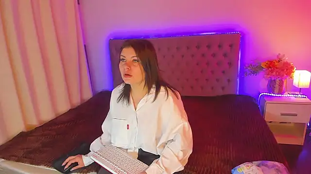 AmandaHoppe online show from April 15, 2026, 5:13 am