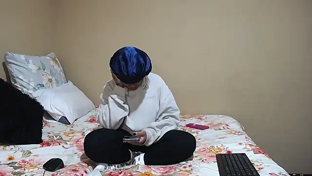 KinkyPxx online show from April 17, 2026, 1:47 pm