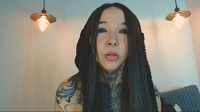 alien eyes09 online show from April 28, 2026, 2:27 am