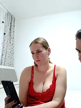 Snapshot of Bigtitslala chatting on February 12, 2026, 7:57 pm Bigtitslala online show from February 12, 2026, 7:57 pm