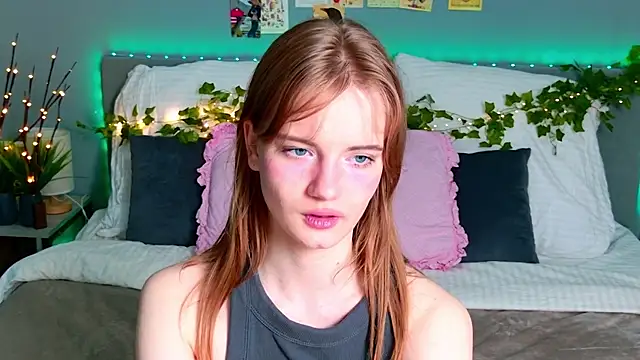 ElfieWhite online show from June 16, 2026, 10:32 pm
