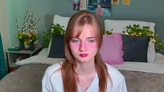 ElfieWhite online show from June 15, 2026, 5:23 pm