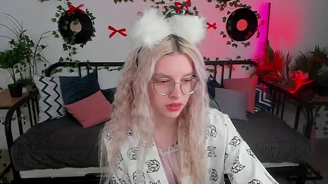 TiffanyPeachi online show from February 26, 2026, 10:37 am