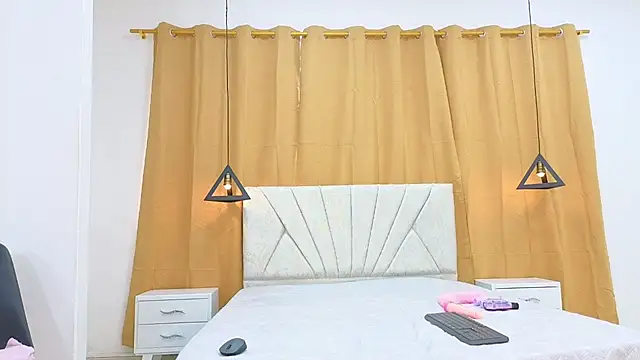 Snapshot of rossane_luxe chatting on February 19, 2026, 12:46 pm rossane luxe online show from February 19, 2026, 12:46 pm