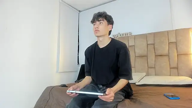 Snapshot of Noir_Sebas chatting on March 1, 2026, 3:17 am Noir Sebas online show from March 1, 2026, 3:17 am