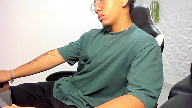 MaxSeduce23 online show from February 19, 2026, 1:08 pm