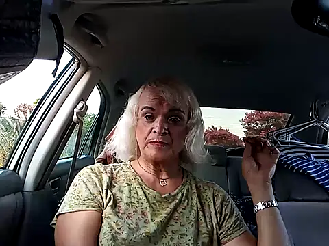 dustbunny64 online show from June 10, 2026, 2:46 am