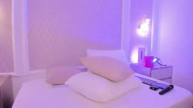 ariadna boneville online show from June 11, 2026, 2:33 am