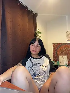 Abril Thompson221 online show from May 16, 2026, 1:48 am