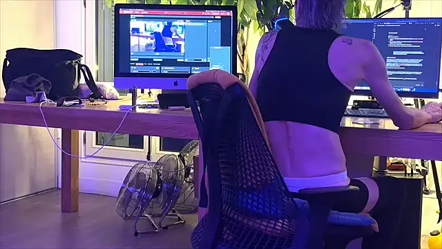 irohsako online show from April 15, 2026, 8:31 pm