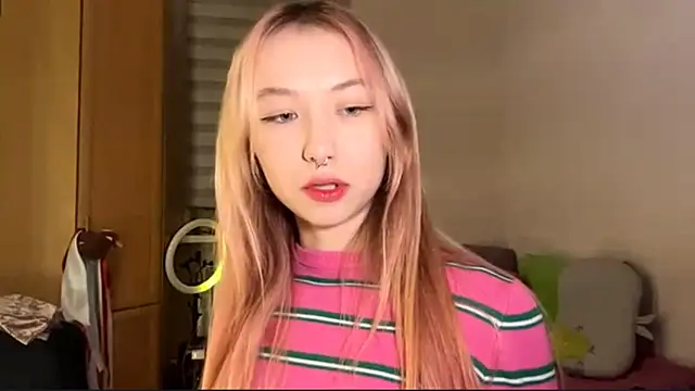 Snapshot of PinkTraible chatting on February 16, 2026, 12:59 pm PinkTraible online show from February 16, 2026, 12:59 pm