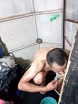 LACALIENTEDECHALCO online show from April 15, 2026, 10:32 pm