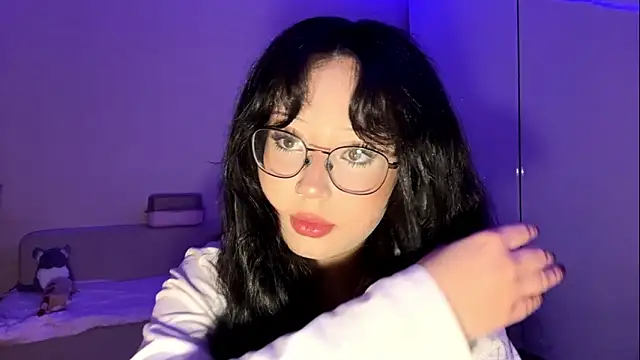 KateGlowee online show from March 5, 2026, 2:35 pm