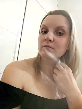 SusanGold9211 online show from February 27, 2026, 9:47 pm