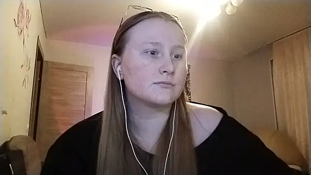 Snapshot of AnikaLipps chatting on April 19, 2026, 2:01 am AnikaLipps online show from April 19, 2026, 2:01 am