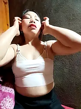 Snapshot of Pretty_girl_2 chatting on February 24, 2026, 1:23 pm Pretty girl 2 online show from February 24, 2026, 1:23 pm