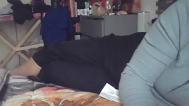 Snapshot of luanahot1 chatting on February 15, 2026, 11:42 am luanahot1 online show from February 15, 2026, 11:42 am