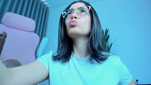 Snapshot of sara_ospina22 chatting on March 25, 2026, 9:35 pm sara ospina22 online show from March 25, 2026, 9:35 pm