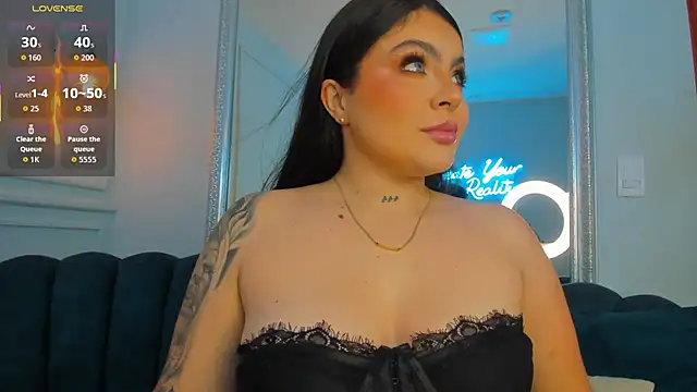 Zafiro21  online show from April 21, 2026, 7:31 pm