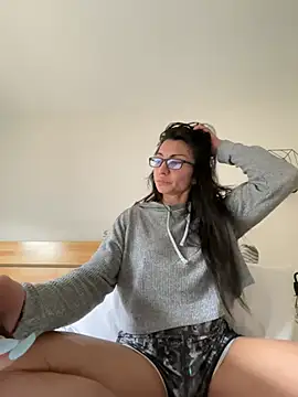 lunasexy79 online show from April 10, 2026, 2:13 pm