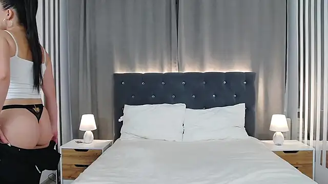 VikkyVonn online show from May 18, 2026, 10:09 am