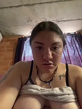 ZoE-sweettt online show from April 13, 2026, 8:24 pm