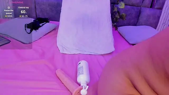 ZharaRousse online show from April 4, 2026, 11:39 am