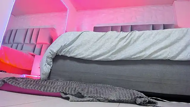 NaeniaDemon  online show from February 20, 2026, 6:26 am